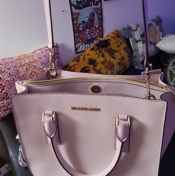 Michael Kors ~ Alessa ~ Blush Pink NEVER USED, still has the tag. - Picture 4 of 4